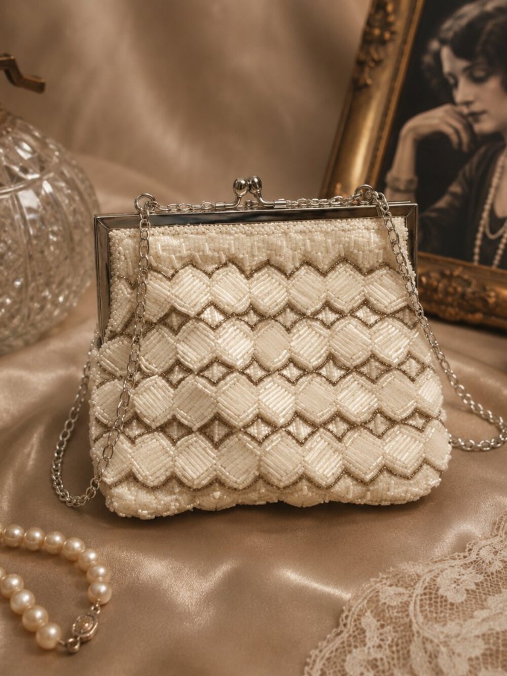 VINTAGE Fine Arts Bag Co. Beaded Evening Clutch (w/Replacement Chain)